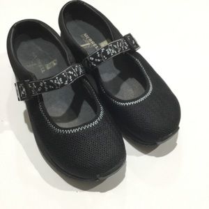 ✅SOLD✅Merrell black slip on Mary Jane sz 7